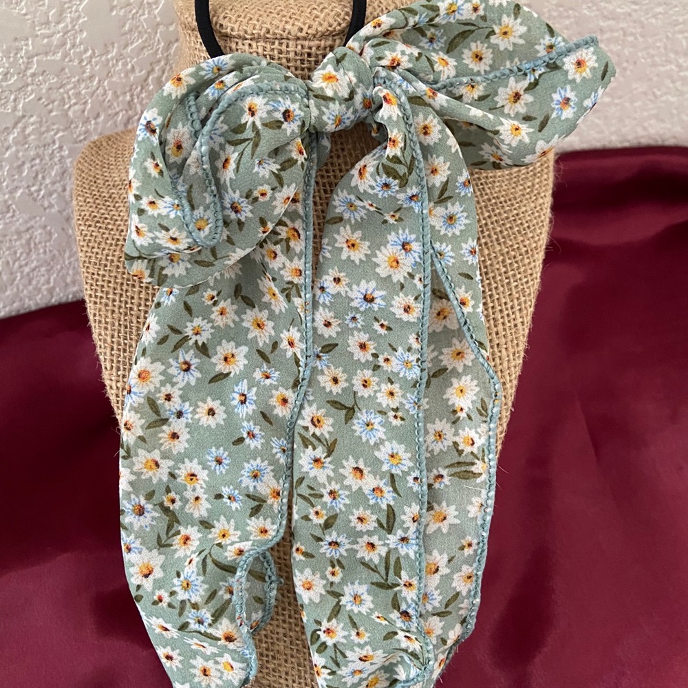Chic Daisy Hair Tie Scrunchie - Picture 9 of 9